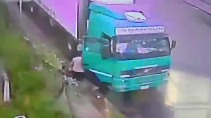 Le pegó a su pareja, la atropelló con un camión y la mató