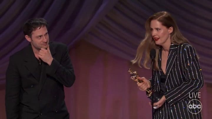 galardones al mejor guion original, los ganadores fueron Justine Triet y su esposo, Arthur Harari, por Anatomía de una caída