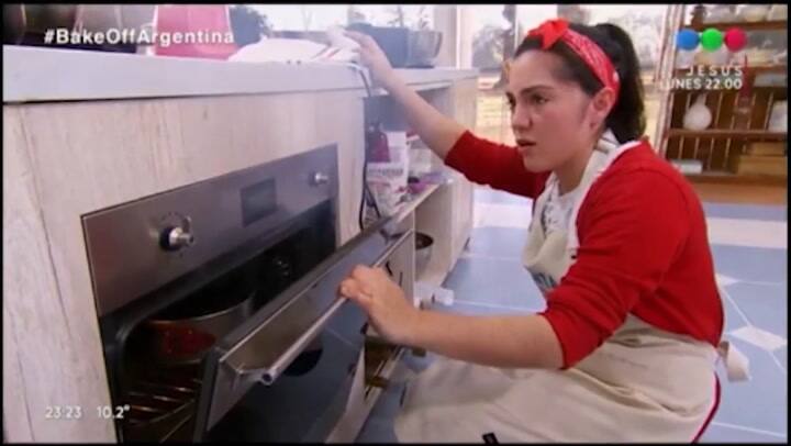 Me quiero ir': el llanto desconsolado de Samantha por sus bizcochuelos quemados - Fuente: Telefe