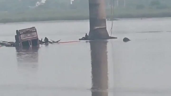 El colapso de un puente deja nueve muertos en India