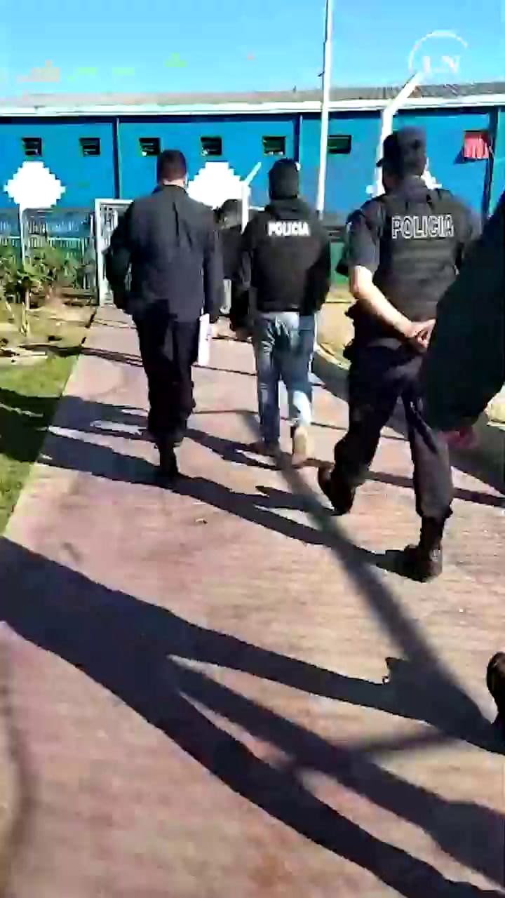 Allanamientos en una cárcel para buscar a un supuesto estafador