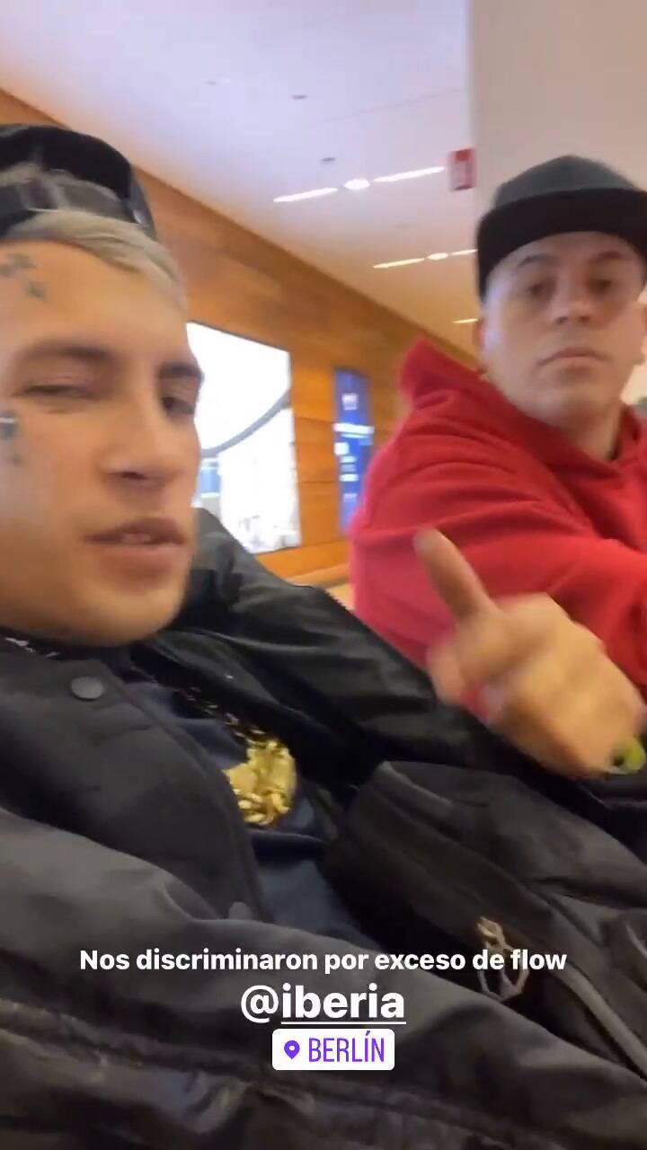 L-Gante perdió un vuelo en medio de su gira por Europa y tuvo un fuerte cruce con la aerolínea