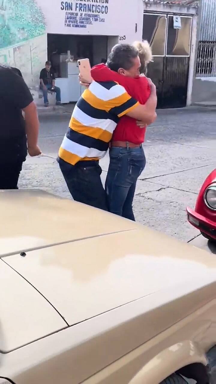 El emotivo reencuentro de un mexicano que vivió en EE.UU. por 23 años y su familia