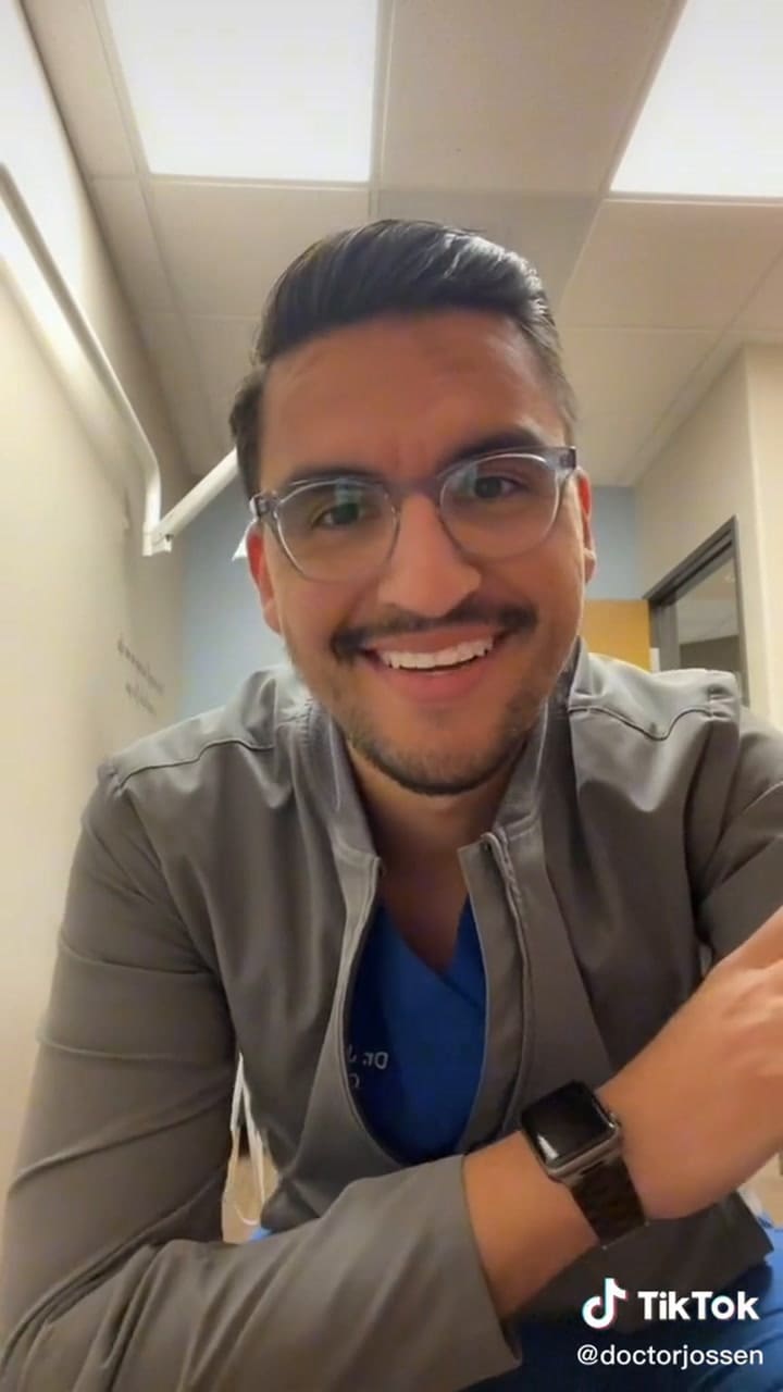 El Dr. Jossen Gastelum da consejos acerca de cómo utilizar correctamente un cepillo eléctrico (@@doctorjossen)