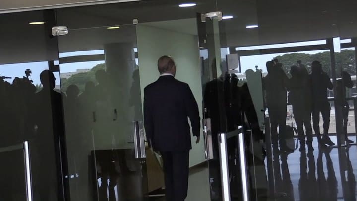 Bolsonaro define su equipo para gobernar Brasil - Fuente: AFP