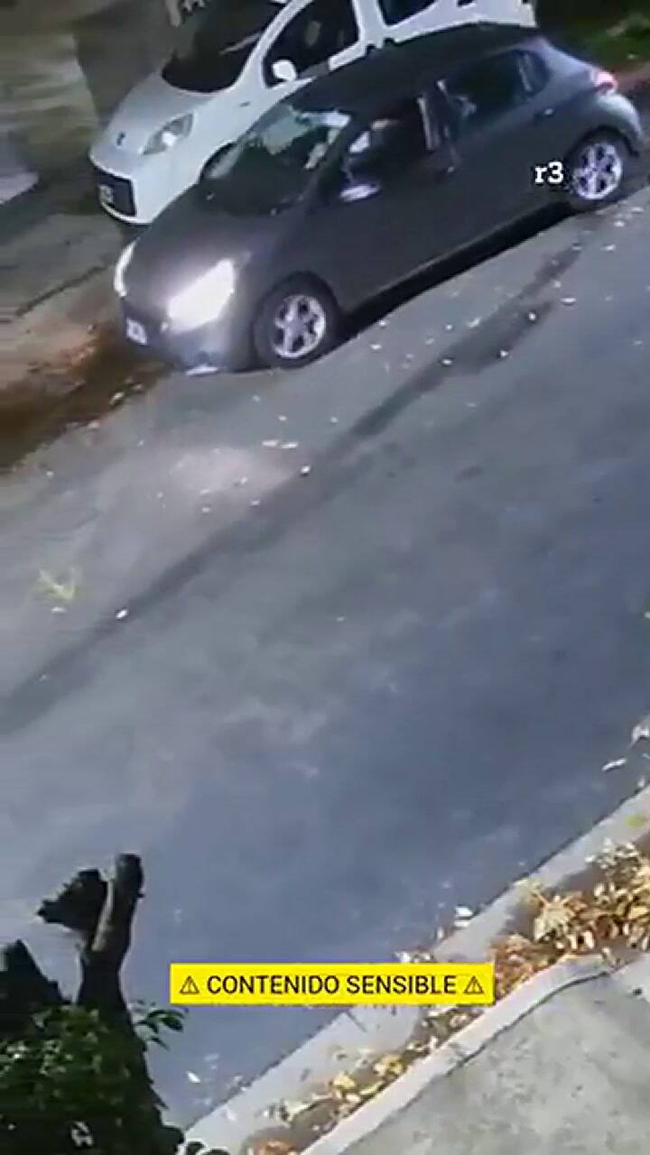 Quiso escapar de un delincuente y recibió un disparo que le hizo estallar el vidrio del auto