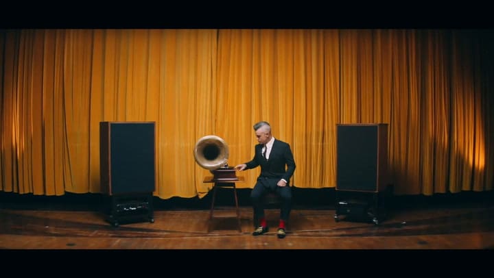 Merry Xmas Everybody', Robbie Williams ft. Jamie Cullum