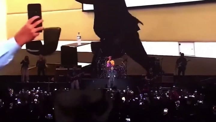 Milei cantó "Demoliendo hoteles"