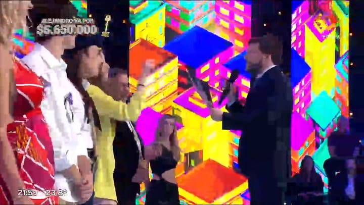 Una participante de Los 8 escalones sorprendio a Guido Kaczka con una inesperada consulta