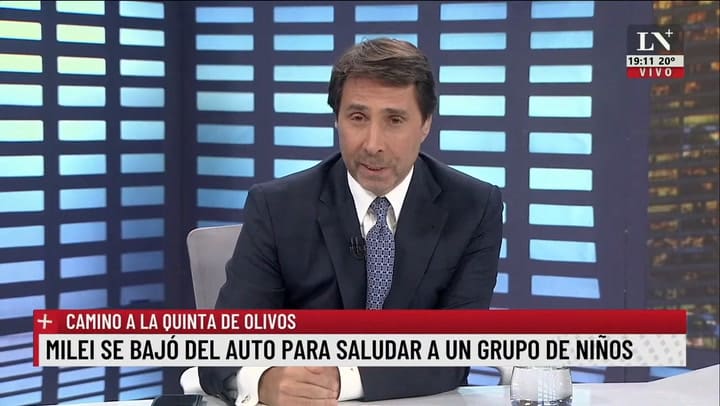 Camino A La Quinta De Olivos Milei Se Bajó Del Auto Para Saludar A Un Grupo De Niños