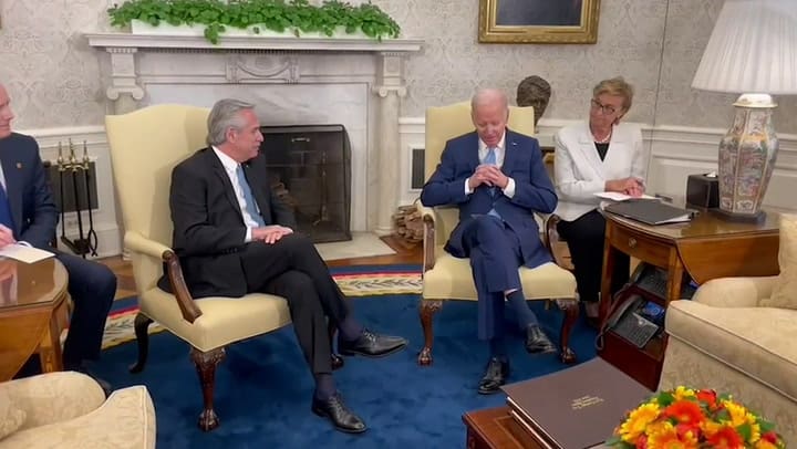 Alberto Fernández y Joe Biden, reunidos en la Casa Blanca - GIF