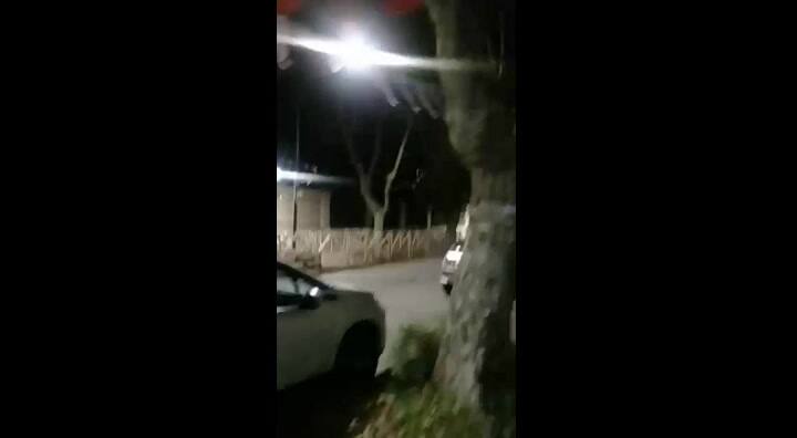 Las Hermanas del Colegio Mallinckrodt alientan a los vecinos con el himno nacional y Yo tengo fe