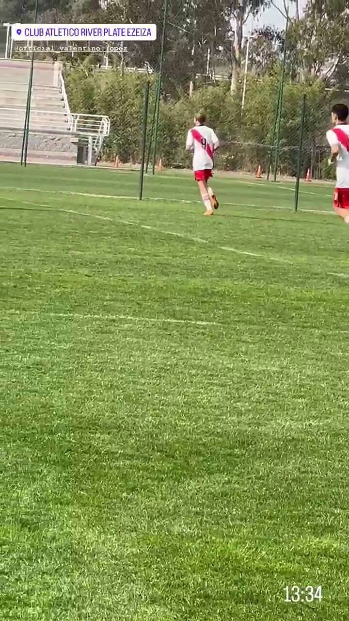 Maxi López acompañó a su hijo, Valentino, en el partido contra Boca