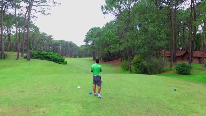 Así se juega en el campo de golf más difícil de la costa argentina