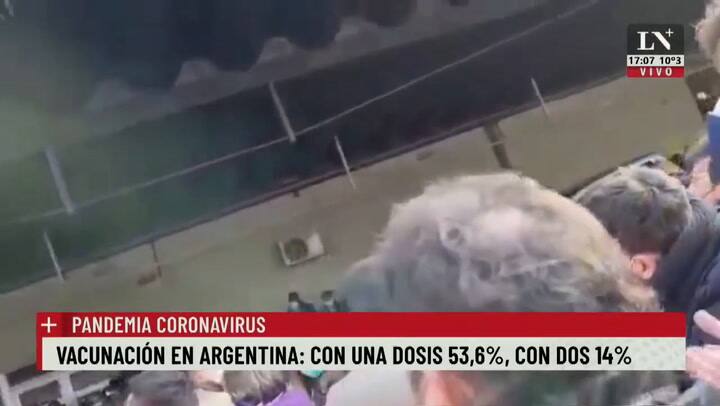 Amontonamiento de gente en el traspaso de mando entre Gollán y Kreplak