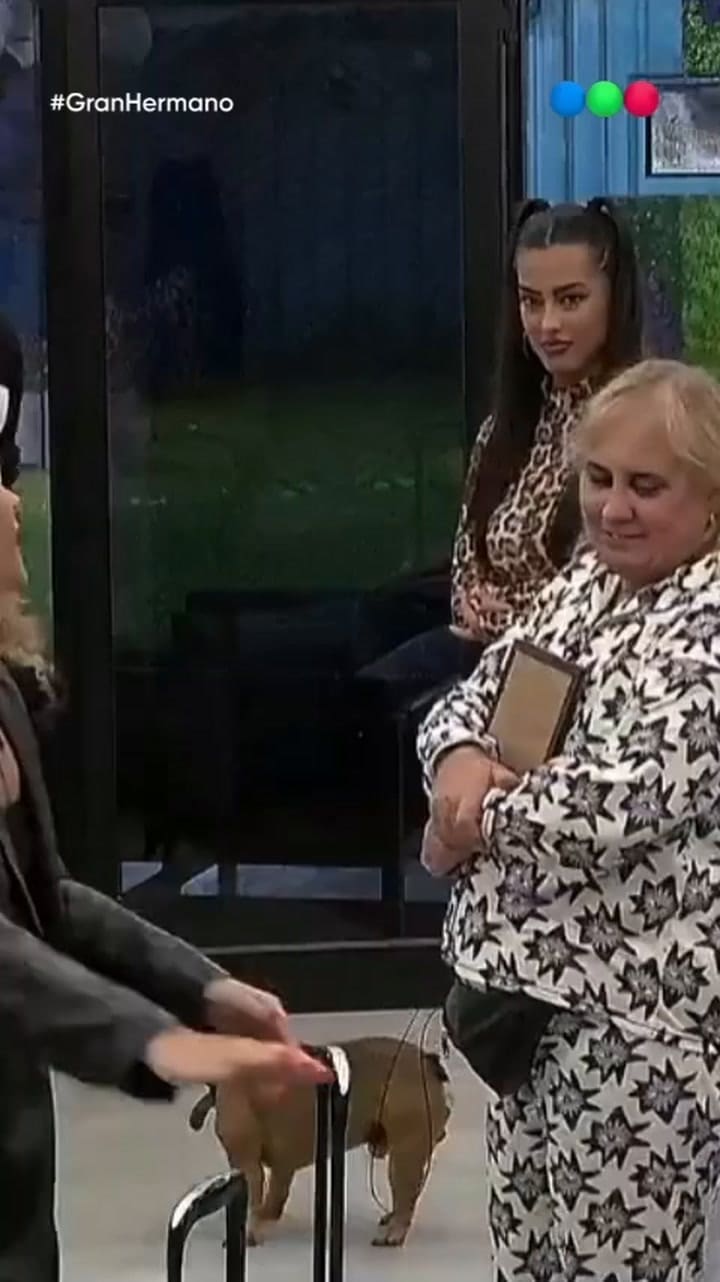 Se fue Lourdes de la casa