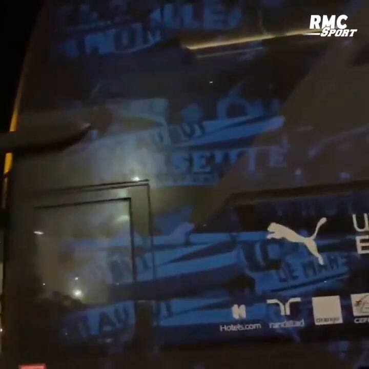 Los hinchas de Marsella reciben a sus jugadores tras el escándalo