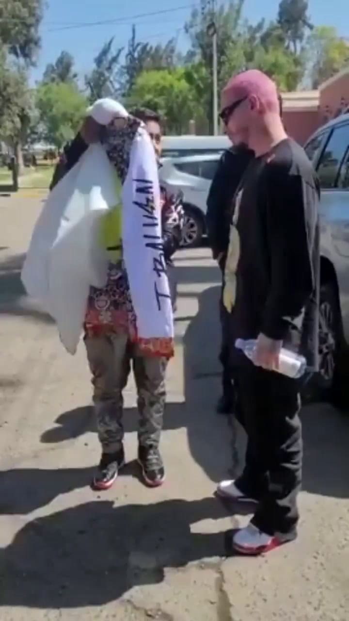 La historia del diseñador que conmovió a J Balvin con una remera inspirada en Perú