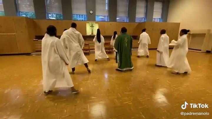 El desafío de Tik Tok como himno de esperanza frente al coronavirus (TikTok: padremanolo)