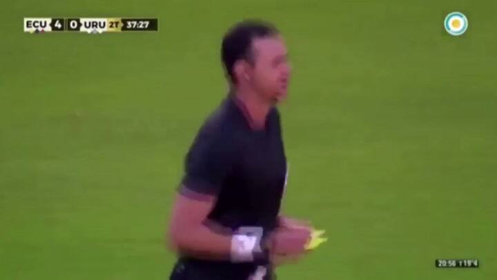 Gol de Luis Suárez: Ecuador 4 - 1 Uruguay - Fuente: TV Pública