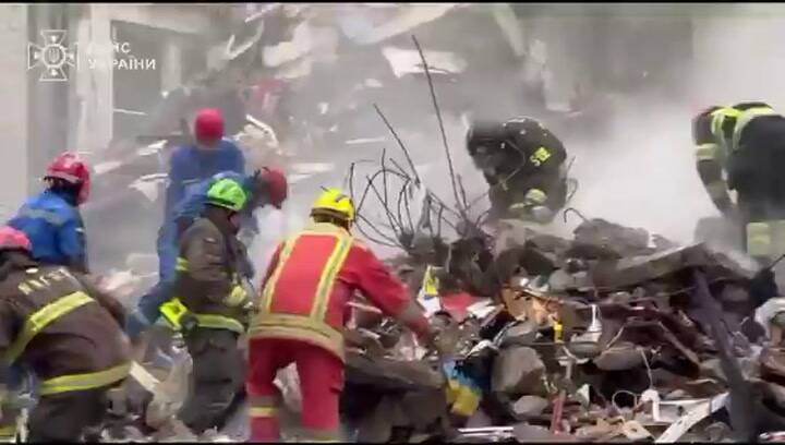 Un edificio residencial de nueve pisos fue destruido por el ataque ruso