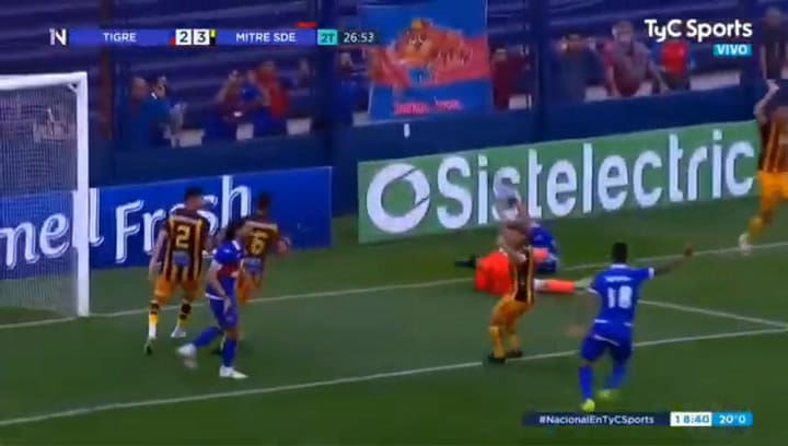 El relator y el comentarista de TyC Sports coincidieron en que no fue penal