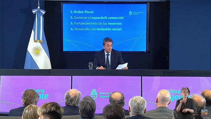 Massa anuncia las medidas económicas: superávit comercial