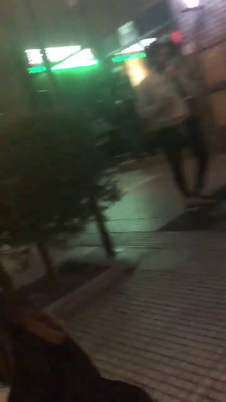 Aglomeración de personas frente a dos cervecerías artesanales - Fuente: Twitter