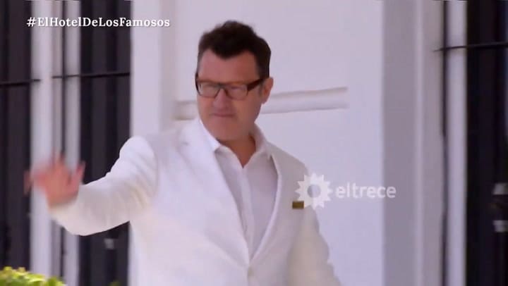Pampita y el Chino Leunis presentaron al staff de El Hotel de los Famosos 2