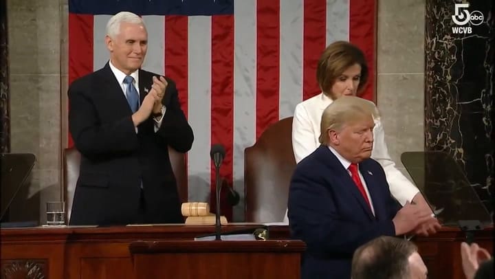 Nancy Pelosi rompe su copia del discurso de Trump sobre el Estado de la Unión - Fuente: YouTube