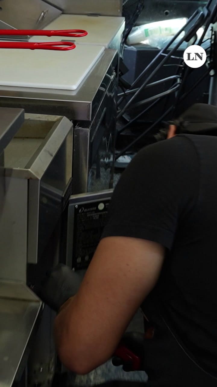Sebastián D´Angelo recibió a LA NACION en su foodtruck