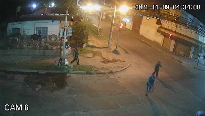 Cruento asalto a un policía de la Ciudad en Merlo; la huida de uno de los criminales