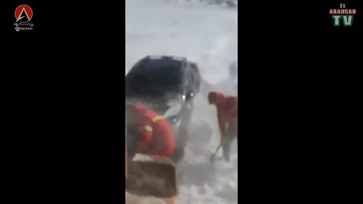 Video del rescate de la familia atrapada en la nieve en Catamarca