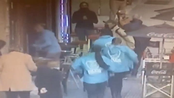 Desesperación en el Microcentro: policías salvaron a una niña que se descompensó