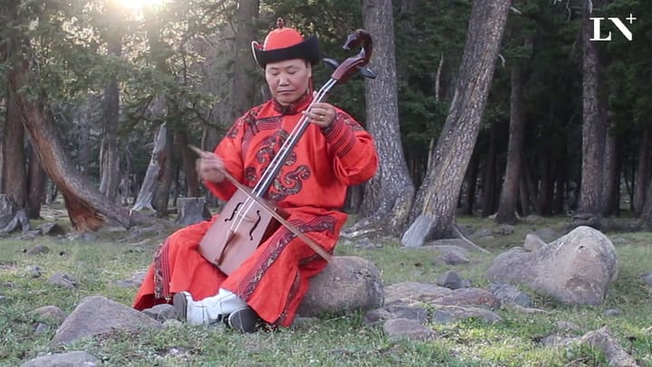 Erdenebaatar toca el moorin khuur