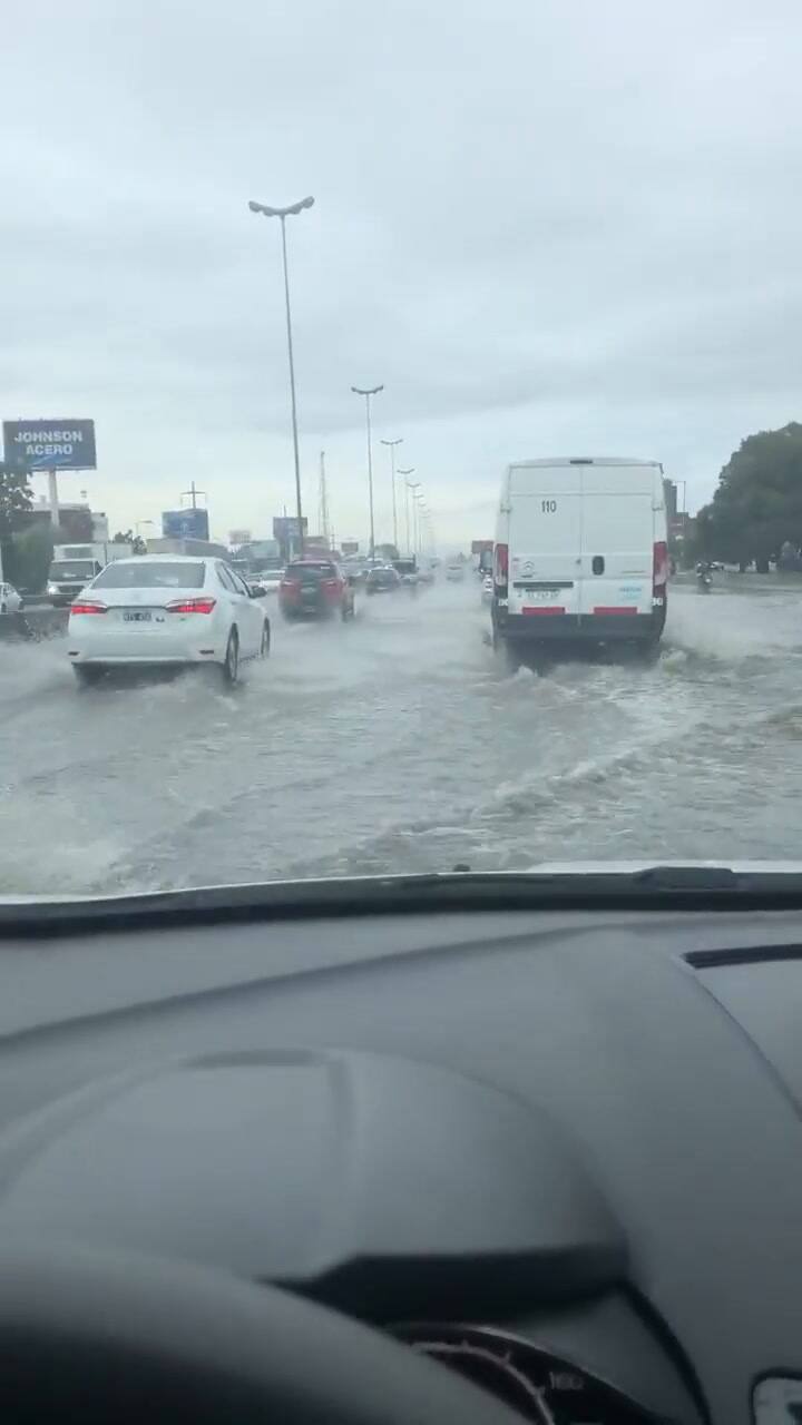 Panamericana inundada por las fuertes lluvias