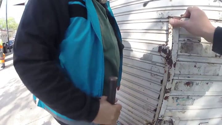 Allanamiento en un desarmadero en la calle Warnes - Fuente Policia de la Ciudad