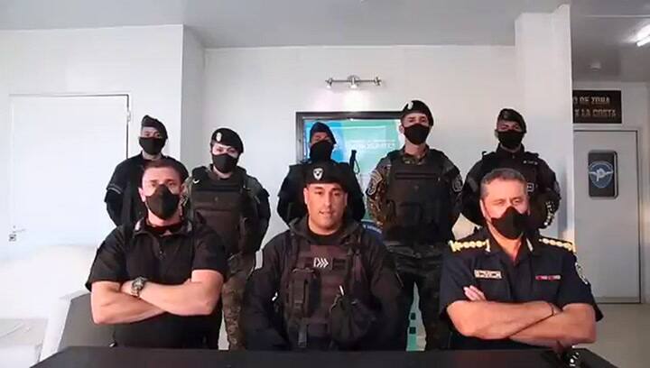 El descargo de los policías que le hicieron la venia a Patricia Bullrich