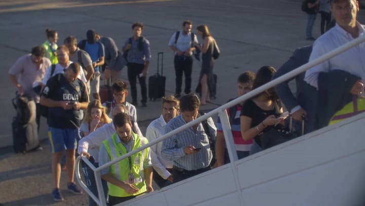 Miranda cantó durante un vuelo de Aerolíneas Argentinas que trajo 30 personas al Lollapalooza
