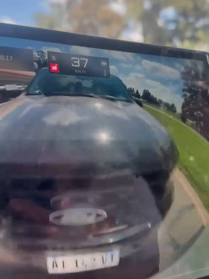 La camioneta Ford Maverick que chocó al Tesla de Barby Franco desde atrás