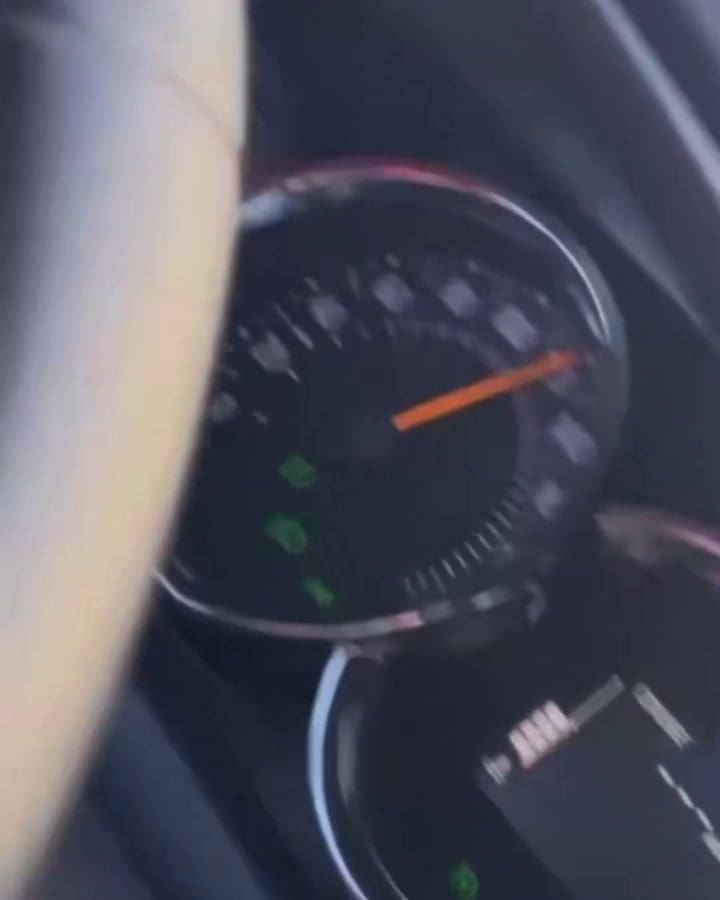 Las dos jóvenes se grabaron manejando a 180 kilómetros por hora y cruzando semáforos en rojo