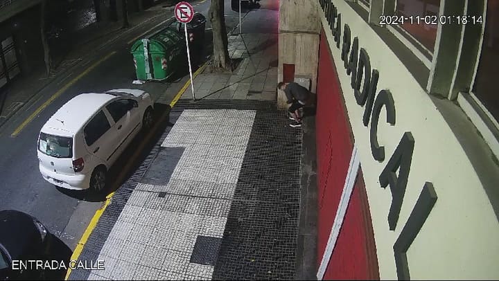 El video de las cámaras de seguridad de la entrada al Comité Nacional de la UCR