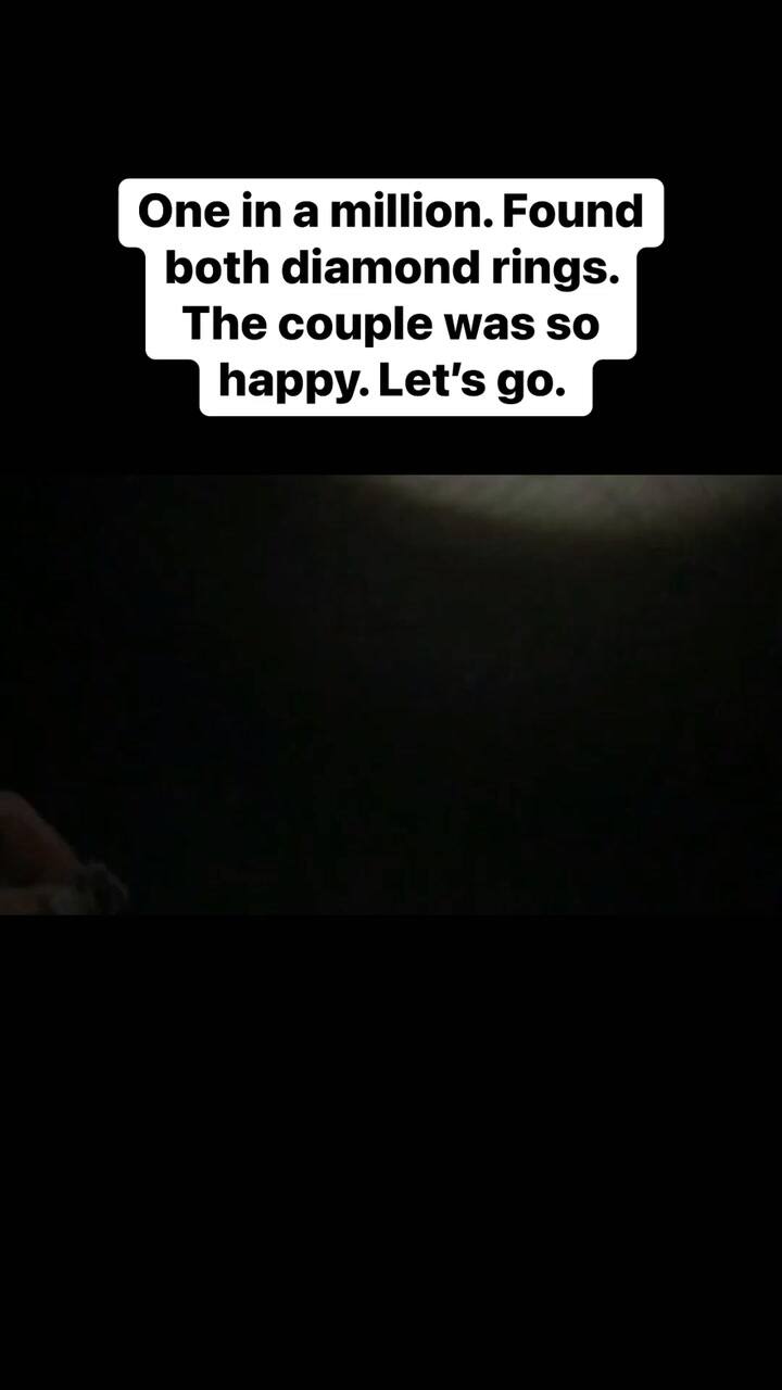 Es de Florida y encontró el tesoro único de una pareja con su detector de metales: así lo devolvió