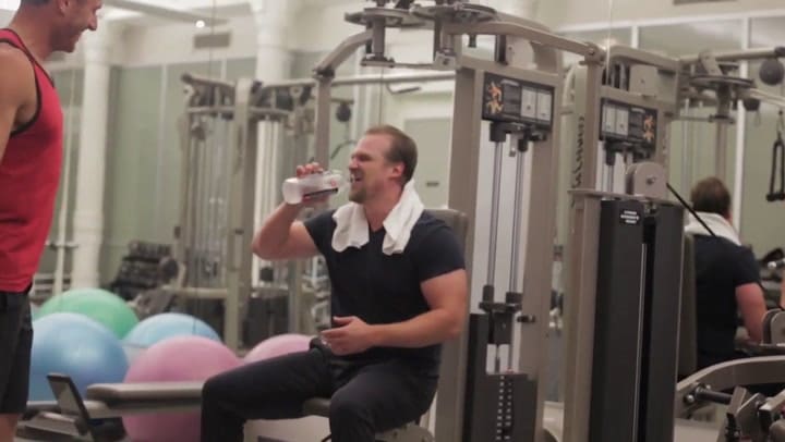 David Harbour entrena junto a Don Saladino