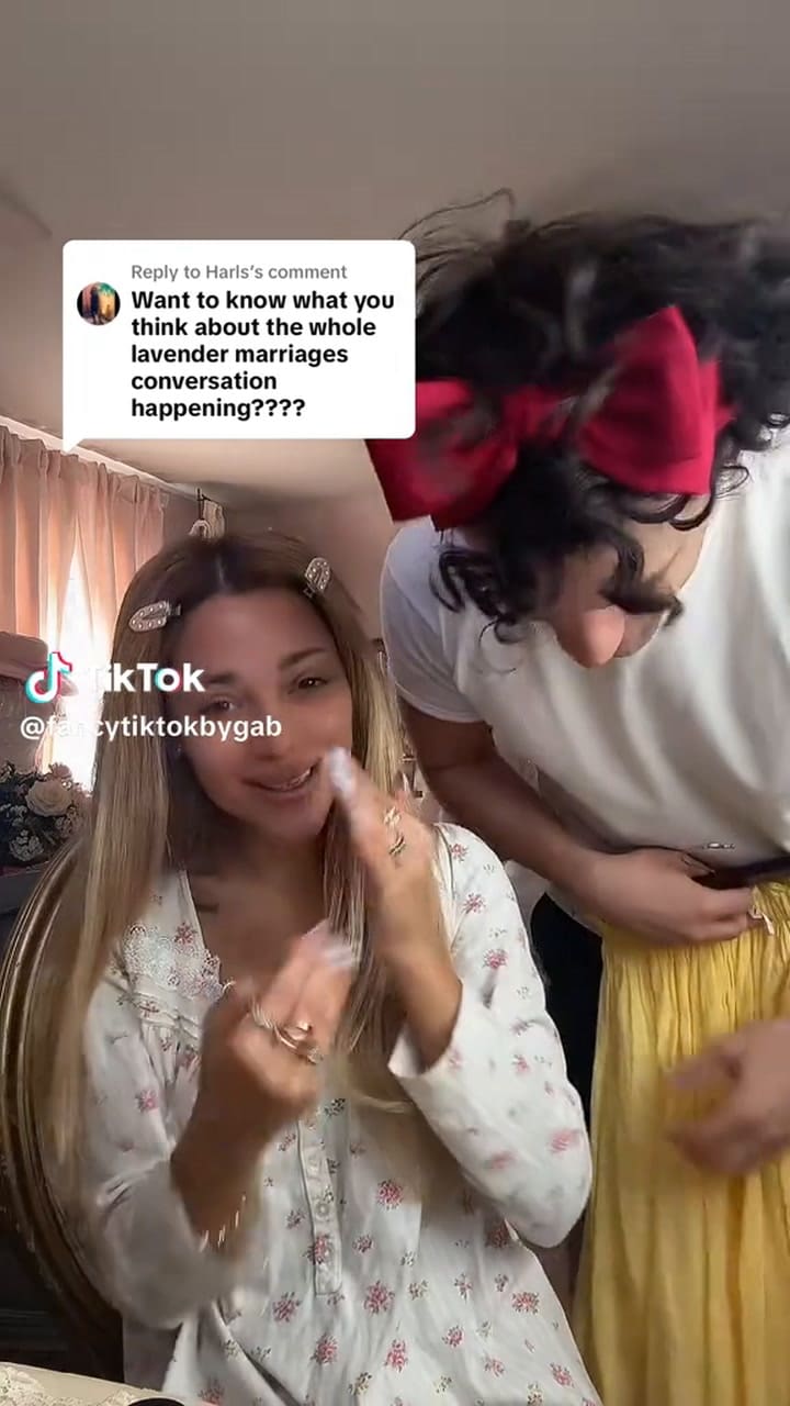 Una pareja enseña cómo es vivir bajo un matrimonio lavanda en TikTok