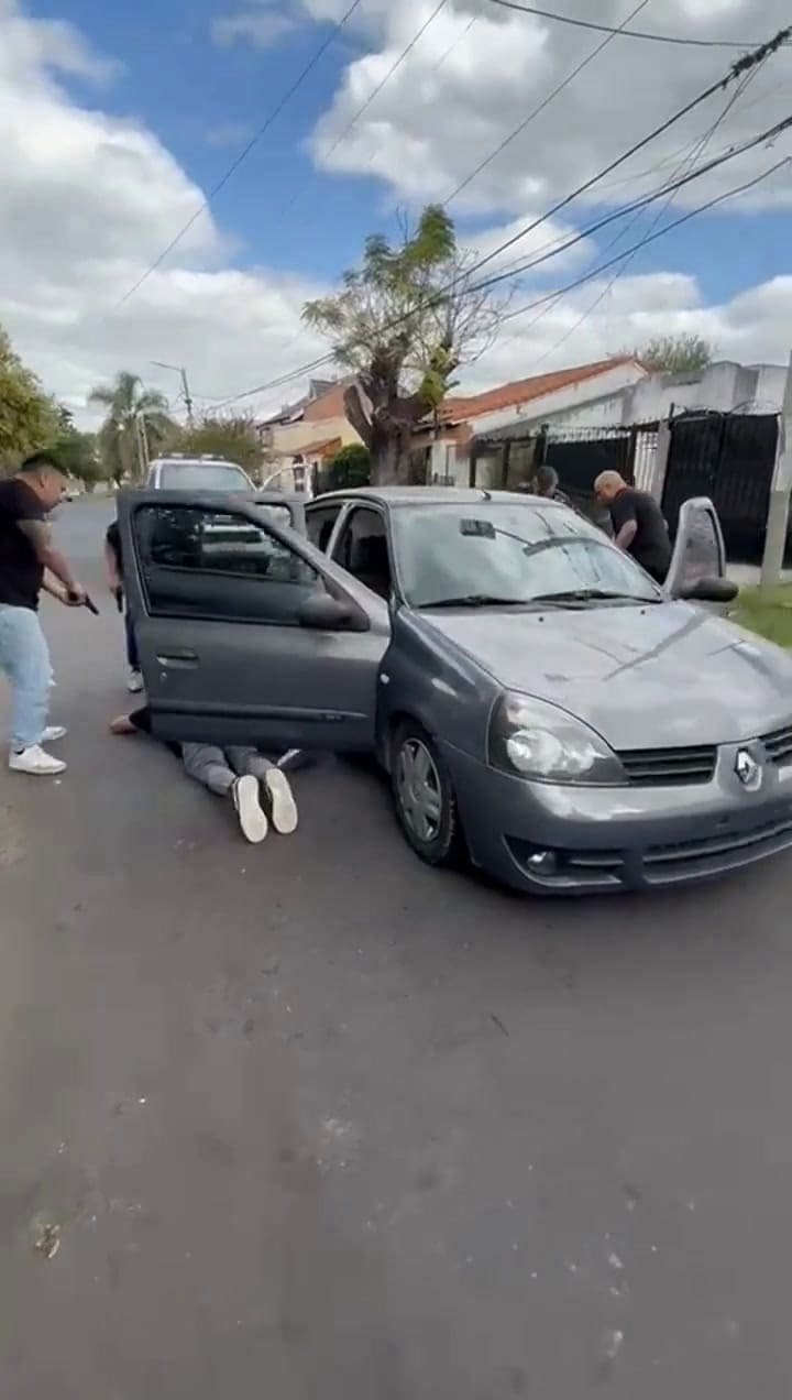 GIF Tres asaltantes detenidos en Llavallol, acusados de dos entraderas