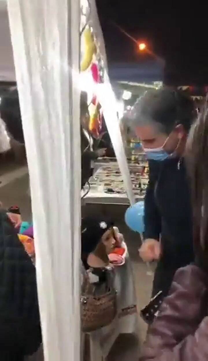 Capitanich besó a un maniquí pensando que era una persona