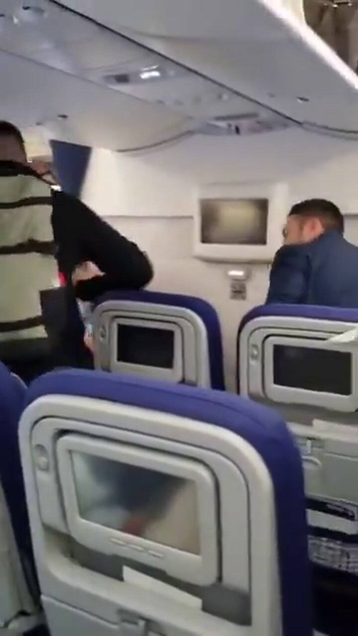 Luis Petri viaja a Dinamarca en un avión de línea