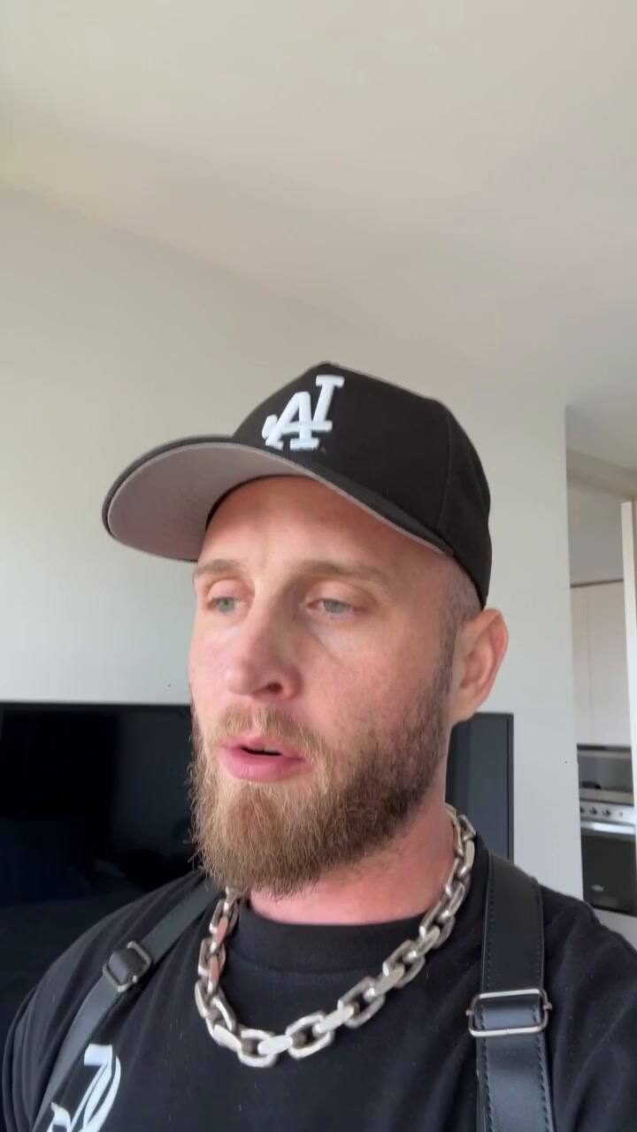 Chet Hanks contó los problemas que tuvo con su pasaporte