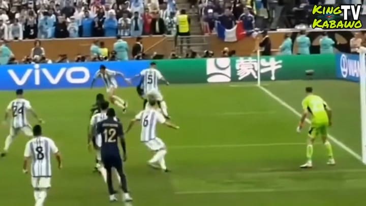 El despeje salvador de Paulo Dybala